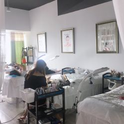 -潮店·虞妃妮轻奢美甲美睫馆