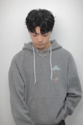 -一家只做男发烫染的店