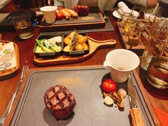 -恰餐厅及酒吧 CHAR Bar & Grill (北京丽都皇冠假日店)