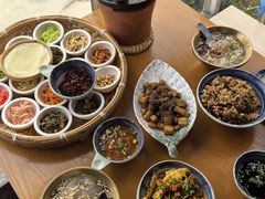 -包整·丝娃娃(一览甲秀楼风景店)