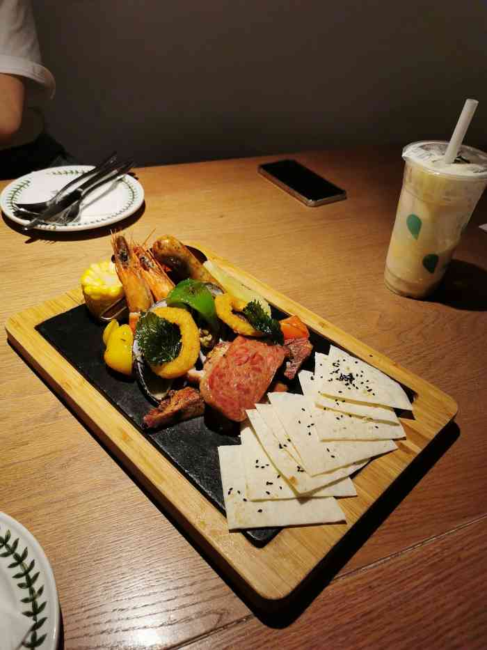 橘鸟野餐-"朋友圈里发现的一家餐厅,便约上好友迫不及.