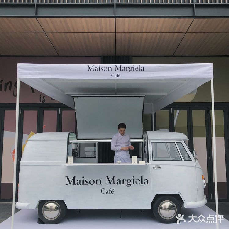 太古里｜奢侈品牌卖咖啡，多少钱一杯？