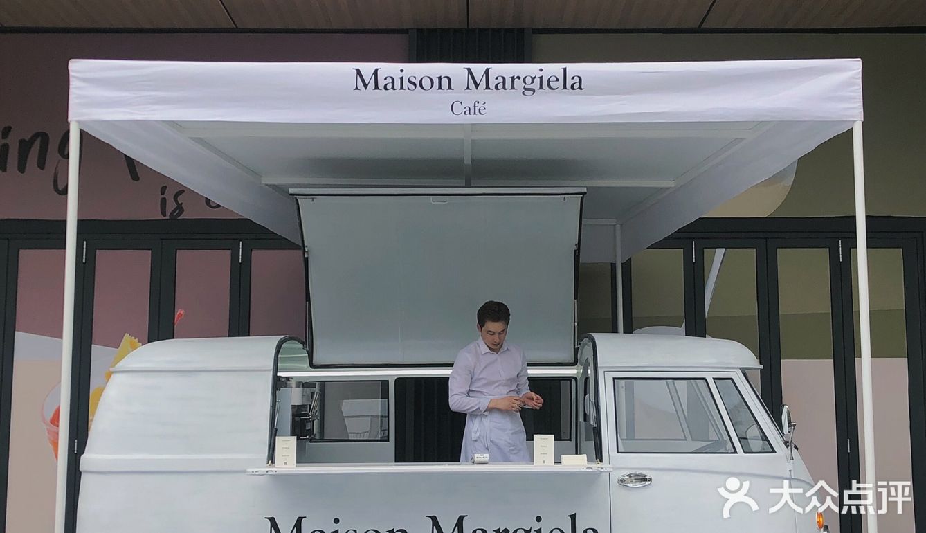 太古里｜奢侈品牌卖咖啡，多少钱一杯？