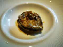 活鲍鱼搭牛肝菌菇-一本魅·日式料理