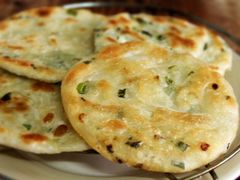 葱油饼-北京龙庆四季香农家饭庄·灶台鱼·碳烤虹鳟鱼(龙庆峡店)