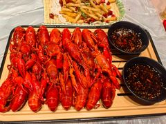 -肥肥虾庄·金牌油焖大虾(汉街SKP店)