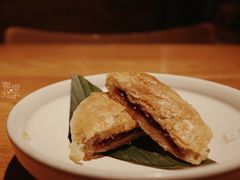 现烤玫瑰鲜花饼-云海肴·汽锅鸡·云南菜(高德置地店)