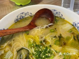 拜托！用大碗大勺嗦粉是真的很爽哎