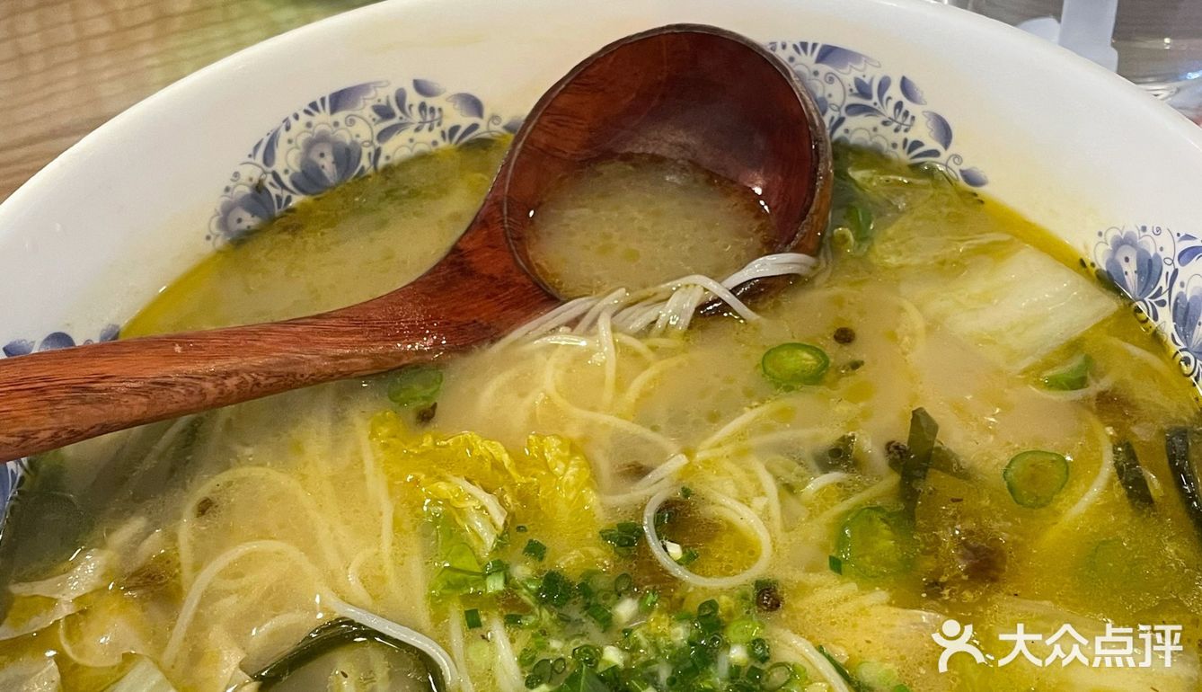 拜托！用大碗大勺嗦粉是真的很爽哎