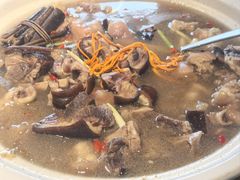 -头上红煨盐鸡·非遗院子餐厅