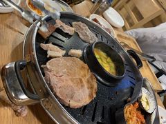 -江南猪肉商会无限续吃(弘大店)