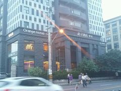 -桔子酒店(上海西藏北路地铁站店)