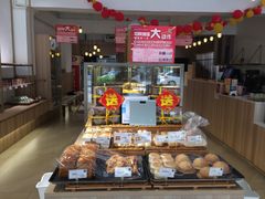 面包甜点陈列柜-顶东面包花园·生日蛋糕(世博店)