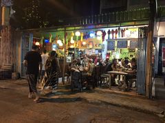 晚上热闹的小店-Kat's Kitchen