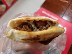 夹张飞牛肉凉粉-刘氏方酥锅盔(古城总店)