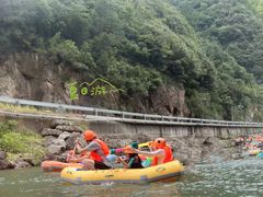 -安吉龙王山峡谷漂流