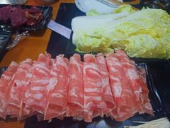 肥牛-果松木炭酸菜铜火锅·外婆参鸡汤