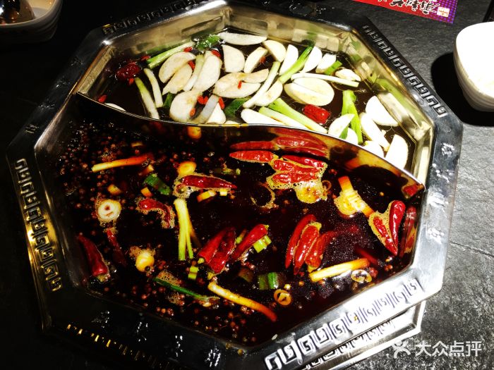 麻辣英雄重庆老火锅(蛇口店)鸳鸯锅图片 - 第1张