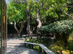 -Chom Cafe and Restaurant