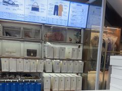 -爱革·洗衣改衣·洗鞋修鞋·洗包修包·奢侈品护理(缤谷广场店)