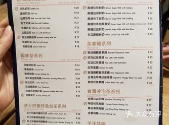 这碟食街头小吃，转眼间就被我们清碟了。香酥鸡翼便当