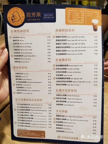 这碟食街头小吃，转眼间就被我们清碟了。香酥鸡翼便当