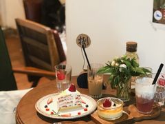 当季鲜草莓蛋糕-懒鱼时光馆(沙坪坝店)