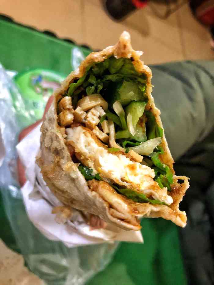 董哥卤肉卷(师大北门店)-"卤肉卷也是开在北门好多年了吧,偶尔会回购.