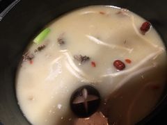 -三人行骨头王火锅(长寿店)