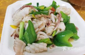 Stir-Fried Fresh Squid with Green Pepper