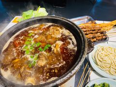 精品砂锅羊棒骨-百味源炭火烤翅 ·夜市大排档(酒仙桥店)