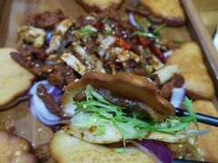 东镇烤三味-老东镇啤酒屋海鲜加工·蒸汽海鲜·海鲜烧烤(台东店)