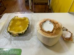 -志龙皇冠吃货椰子铺