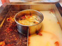 鸳鸯锅-焱三乐四川火锅店(经纬街店)