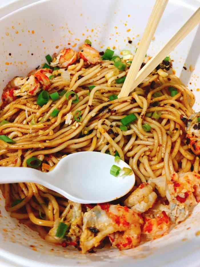 品正金牌拌面(西安路店)-"[薄荷]环境:干净明亮整洁～ [服务.