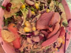 烟熏A级鸭胸配牛油果彩豆沙拉-天空花园餐吧·生日·团建(南山店)