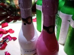 香奈歪脖酒-冰爽桃红白半干型起泡葡萄酒-法兰之吻蛋糕甜品(大望路店)