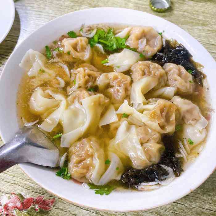 南方馄饨-"这个地方真有够特别的,在初家大院外围的角.