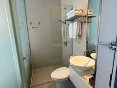 -卡罗酒店(东门晒布地铁站店)