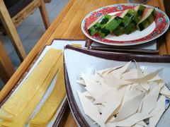 -毛辣果·贵州红酸汤牛肉火锅(西单店)