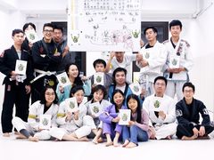 -菠萝格斗巴西柔术训练馆