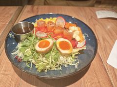 烟熏三文鱼溏心蛋色拉-玛格萝妮比萨屋(陆家浜路店)