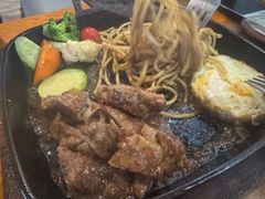 -豪客嘉族·麦尼顿西餐厅(乐福天下店)