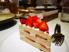 草莓乌龙千层蛋糕-Toris(LuOne凯德晶萃广场店)