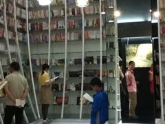 -钟书阁(松江泰晤士小镇店)