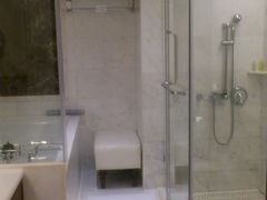 bathroom-深圳富苑皇冠假日套房酒店