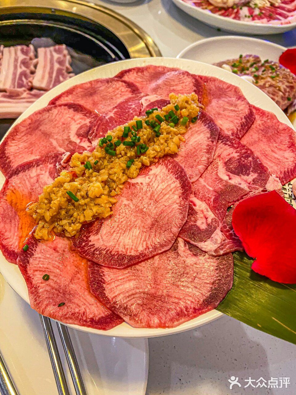 谁能够拒绝滋滋冒油的五花肉呢？！