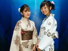 -东京都浅草樱花和服租赁店
