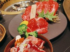 -山川小町·极番烧肉(新地假日广场店)
