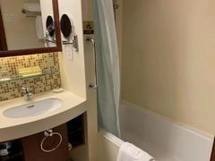 -汕尾巴黎半岛酒店